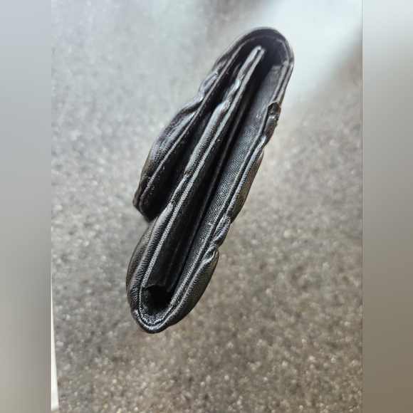 XOXO Wallet WOMEN'S, WALLET, XOXO, BLACK WITH GOLD ACCENTS, NWOT - Picture 2 of 7